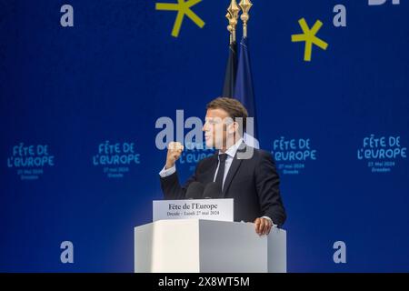 Macron Besuch der französische Staatspräsident Emmanuel Macron besucht auf Einladung von Bundespräsident , Frank-Walter Steinmeier die Bundesrepublick Deutschland und macht in Dresden auf dem Neumarkt vor der Frauenkirche Station. Hier besucht er die FÃªte de lEurope und hält seine Europarede. Dresden Sachsen Deutschland *** Macron Besuch der französische Staatspräsident Emmanuel Macron besucht auf Einladung von Bundespräsident Frank Walter Steinmeier die Bundesrepublik Deutschland und macht in Dresden auf dem Neumarkt vor der Frauenkirche Halt hier besucht er die Fête de lEurope und gibt ihm seinen SP Stockfoto