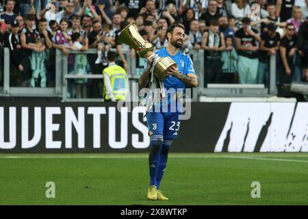 Turin, Italien. Mai 2024. Carlo Pinsoglio (Juventus FC) feiert den Sieg im italienischen Frecciarossa Cup beim Spiel Juventus FC gegen AC Monza, italienisches Fußball Serie A in Turin, Italien, 25. Mai 2024 Credit: Independent Photo Agency/Alamy Live News Stockfoto
