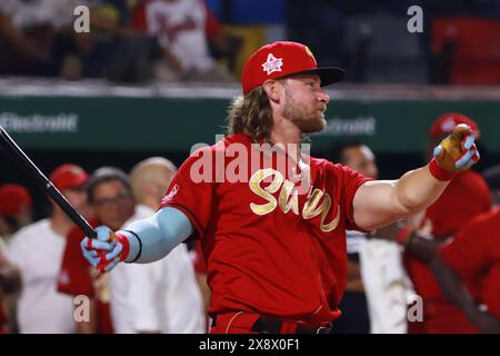 Boca Del Rio, Mexiko. Mai 2024. Kyle Martin #13 vom South Zone Team trifft den Ball während des jährlichen Batting-Wettbewerbs „Home Run Derby“ der Mexican Baseball League (LMB) im Beto Avila Stadium in Veracruz. Am 26. Mai 2024 in Boca del Rio, Mexiko. (Foto: Carlos Santiago/Eyepix Group/SIPA USA) Credit: SIPA USA/Alamy Live News Stockfoto