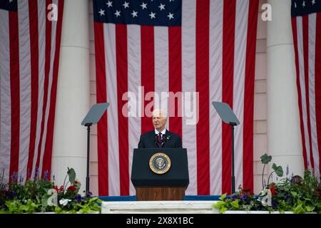 Arlington, Vereinigte Staaten Von Amerika. Mai 2024. Arlington, Vereinigte Staaten von Amerika. Mai 2024. U. US-Präsident Joe Biden hält am 27. Mai 2024 im Arlington National Cemetery Memorial Amphitheater in Arlington, Virginia, USA, die jährliche Ansprache zum National Memorial Day. Kredit: Elizabeth Fraser/USA Army/Alamy Live News Stockfoto