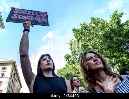 Rom, Italien, Italien. Mai 2024. Demonstration in Rom, die von der Transfeminismusbewegung Non Una di Meno und dem Nationalen Netzwerk der Konsultäre und Konsultanzen gegen den am 23. April im Senat verabschiedeten Änderungsantrag einberufen wurde, der den Zugang von Anti-Abtreibung-Vereinigungen zu Konsultationen vorsieht und stärkt. (Kreditbild: © Patrizia Cortellessa/Pacific Press via ZUMA Press Wire) NUR REDAKTIONELLE VERWENDUNG! Nicht für kommerzielle ZWECKE! Stockfoto