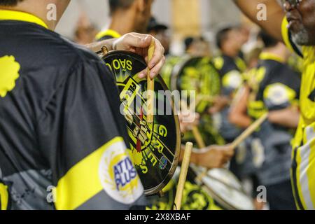 Sao Clemente Samba School in Rio de Janeiro, Brasilien - 20. Januar 2024: Details zur technischen Probe der Samba-Schule Sao Clemente. Stockfoto