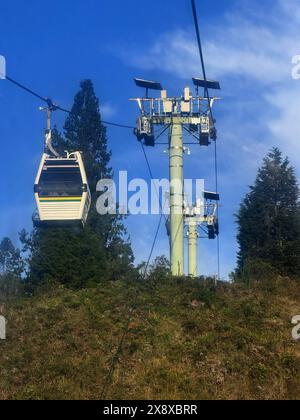 Blick von der metrocable oder der Seilbahn verbindet Santa Elena mit Medellin - Kolumbien Stockfoto