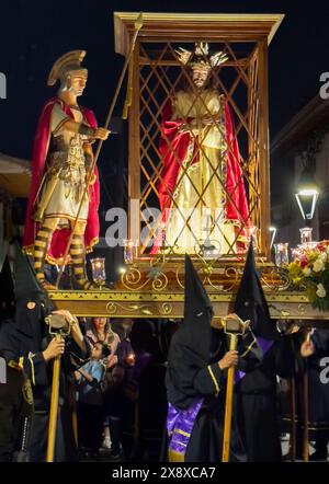 Die Weihnachtsfeier oder Osterwoche wird in der Stadt Retiro mit einer Prozession durch die Straßen gefeiert, die Statuen der Lebensgeschichte von Jes trägt Stockfoto