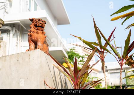 Shisa Schutzlöwe in der Naha Tsuboya Yachimun Straße in Okinawa, Japan Stockfoto