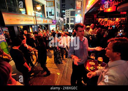 Die lebhafte Bar Lan Kwai Fong in Hongkong. Stockfoto