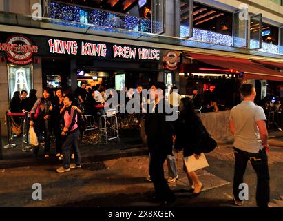 Die lebhafte Bar Lan Kwai Fong in Hongkong. Stockfoto