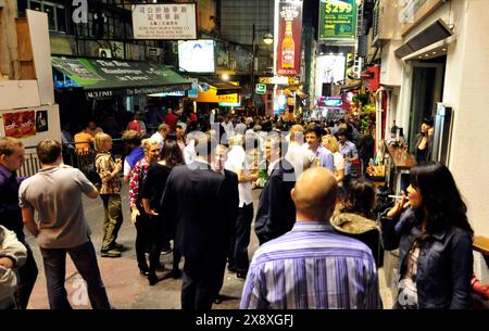 Die lebhafte Bar Lan Kwai Fong in Hongkong. Stockfoto