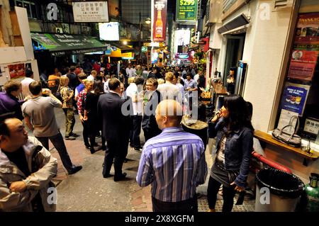 Die lebhafte Bar Lan Kwai Fong in Hongkong. Stockfoto