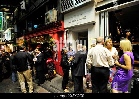 Die lebhafte Bar Lan Kwai Fong in Hongkong. Stockfoto