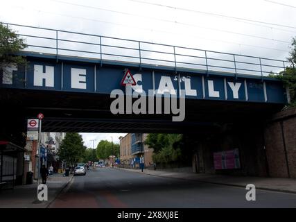 Die Cally, Brücke über die Caledonian Road, Islington, London, Großbritannien - Spitzname für Caledonian Road Stockfoto