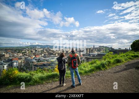 Edinburgh, Großbritannien. Mai 2024. Großbritannien Ein Blick vom Carlton Hill in Richtung Edinburghs Altstadt, PIC Credit: phil wilkinson/Alamy Live News Stockfoto