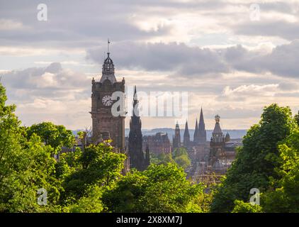 Edinburgh, Großbritannien. Mai 2024. Großbritannien Ein Blick auf Edinburgh und sein historisches Stadtzentrum, einschließlich Balmoral Hotel (links) und Scott Monument (Mitte) Blick vom Carlton Hill. PIC Credit: phil wilkinson/Alamy Live News Stockfoto