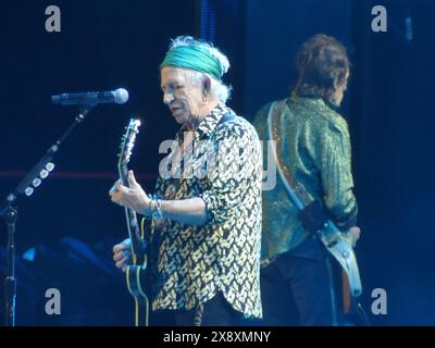 Met Life Stadium, East Rutherford, NJ 07073. Mai 2024. Zum Vergnügen eines schwankenden Fansees brachten die Rock and Roll Legends Mick Jagger, Keith Richards, Ronnie Wood, Darryl Jones und Steve Jordan die Rolling Stones Hackney Diamonds Tour ins LIFE Stadium außerhalb von Manhattan. ©Julia Mineeva/EGBN TV News/Alamy Live News Stockfoto