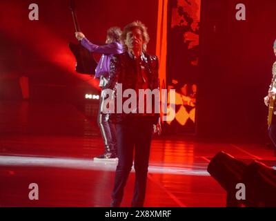 Met Life Stadium, East Rutherford, NJ 07073. Mai 2024. Zum Vergnügen eines schwankenden Fansees brachten die Rock and Roll Legends Mick Jagger, Keith Richards, Ronnie Wood, Darryl Jones und Steve Jordan die Rolling Stones Hackney Diamonds Tour ins LIFE Stadium außerhalb von Manhattan. ©Julia Mineeva/EGBN TV News/Alamy Live News Stockfoto