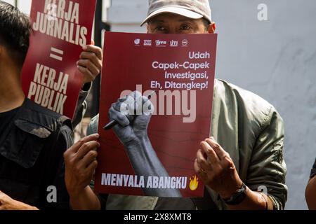 Bandung, West-Java, Indonesien. Mai 2024. Journalisten beteiligen sich an einem Protest gegen den jüngsten Entwurf einer Revision des Rundfunkgesetzes durch die indonesische Gesetzgebung (DPR), der ihrer Ansicht nach eine Bedrohung der Pressefreiheit in Bandung darstellt. (Kreditbild: © Algi Febri Sugita/ZUMA Press Wire) NUR REDAKTIONELLE VERWENDUNG! Nicht für kommerzielle ZWECKE! Quelle: ZUMA Press, Inc./Alamy Live News Stockfoto