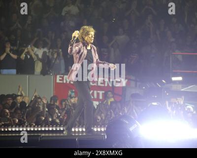 Met Life Stadium, East Rutherford, NJ 07073. Mai 2024. Zum Vergnügen eines schwankenden Fansees brachten die Rock and Roll Legends Mick Jagger, Keith Richards, Ronnie Wood, Darryl Jones und Steve Jordan die Rolling Stones Hackney Diamonds Tour ins LIFE Stadium außerhalb von Manhattan. ©Julia Mineeva/EGBN TV News/Alamy Live News Stockfoto