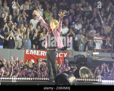 Met Life Stadium, East Rutherford, NJ 07073. Mai 2024. Zum Vergnügen eines schwankenden Fansees brachten die Rock and Roll Legends Mick Jagger, Keith Richards, Ronnie Wood, Darryl Jones und Steve Jordan die Rolling Stones Hackney Diamonds Tour ins LIFE Stadium außerhalb von Manhattan. ©Julia Mineeva/EGBN TV News/Alamy Live News Stockfoto