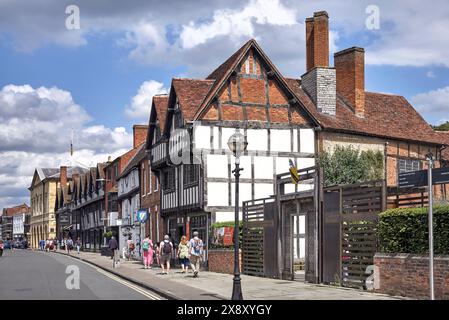 Chapel Street, Stratford upon Avon, mit New Place, Shakespeare House und Nash's House im Vordergrund. Warwickshire, England, Vereinigtes Königreich, Stockfoto