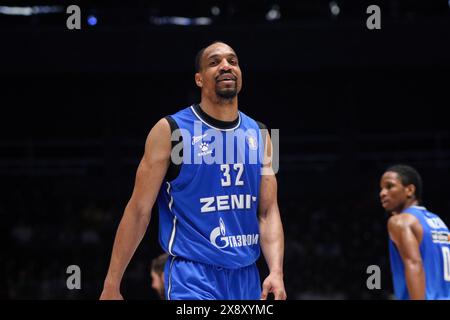 Sankt Petersburg, Russland. Mai 2024. Vince Hunter (32) von Zenit in Aktion während des VTB United League Basketballspiels, dem zweiten Spiel der Serie um den dritten Platz der VTB United League, zwischen Zenit St. Petersburg und Lokomotiv Kuban Krasnodar im Yubileyny Sports Complex. Endpunktzahl: Zenit 99:96 Lokomotiv Kuban. Die Partitur der Serie: Zenit 2:0 Lokomotiv Kuban. Quelle: SOPA Images Limited/Alamy Live News Stockfoto