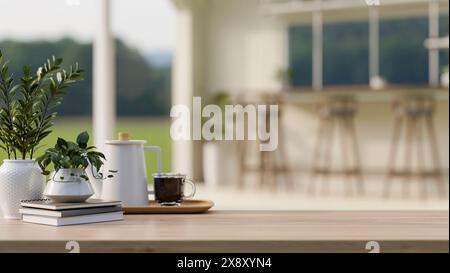Auf der Holzplatte befinden sich ein Kaffeeset, Bücher und Topfpflanzen mit verschwommenem Hintergrund einer modernen Lounge im Freien mit Tisch und Hockern. Stockfoto