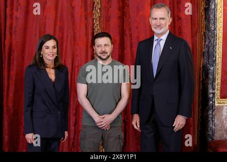 MADRID, 27.05.2024.- Los reyes de España Felipe VI y Letizia reciben al presidente de Ucrania, Volodímir Zelenski?, a su llegada al almuerzo ofrecido en el Palacio Real, este lunes en Madrid. EFE/Ballesteros POOL Cordon Press Stockfoto