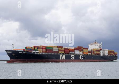 Le Havre, Frankreich - Blick auf das Containerschiff MSC LISA, das den Hafen von Le Havre anfährt Stockfoto