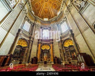 Linkes Querschiff des Petersdoms - Vatikanstaat in Rom Stockfoto