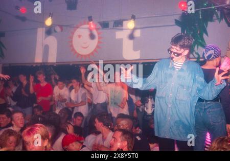 Acid House CLUB HEISS in Manchester Hacienda Mittwoch Abend 1988 Stockfoto