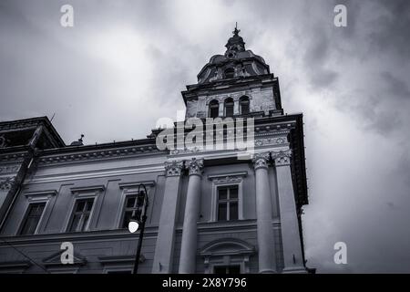 Historisches Gebäude in der Stadt Arad, Rumänien. Detail der Fassade. Hochwertige Fotos. Hochwertige Fotos Stockfoto