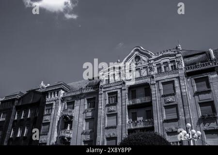 Historisches Gebäude in der Stadt Arad, Rumänien. Detail der Fassade. Hochwertige Fotos. Hochwertige Fotos Stockfoto