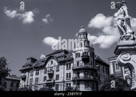 Historisches Gebäude in der Stadt Arad, Rumänien. Detail der Fassade. Hochwertige Fotos. Hochwertige Fotos Stockfoto