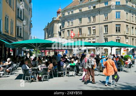 Schweiz, Kanton Genf, Genf, Altstadt, Place du Bourg-de-Four, der älteste Platz der Stadt mit seinem Brunnen aus dem 18. Jahrhundert Stockfoto