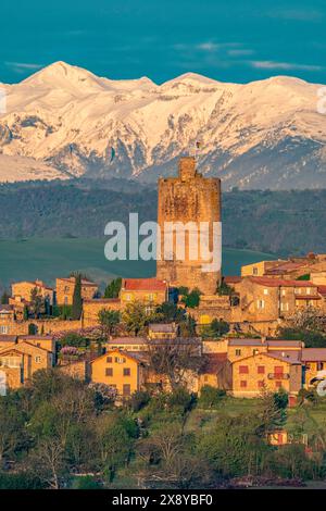 Frankreich, Puy de Dome, Montpeyroux, Les Plus Beaux Dörfer de France (The Most schöne Dörfer von Frankreich), im Hintergrund das Massif du gekennzeichnet Stockfoto