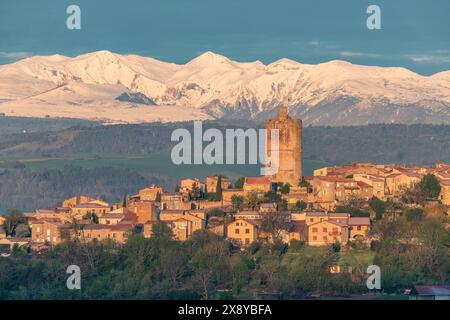 Frankreich, Puy de Dome, Montpeyroux, Les Plus Beaux Dörfer de France (The Most schöne Dörfer von Frankreich), im Hintergrund das Massif du gekennzeichnet Stockfoto