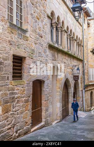 Frankreich, Lot, Figeac auf der Via Podiensis, einer der Pilgerrouten nach Santiago de Compostela oder GR 65 (UNESCO-Weltkulturerbe), Gasse der Hist Stockfoto