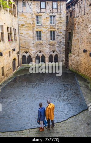 Frankreich, Lot, Figeac auf der Via Podiensis, einer der Pilgerrouten nach Santiago de Compostela oder GR 65 (UNESCO-Weltkulturerbe), Platz der Heiligen Schrift Stockfoto