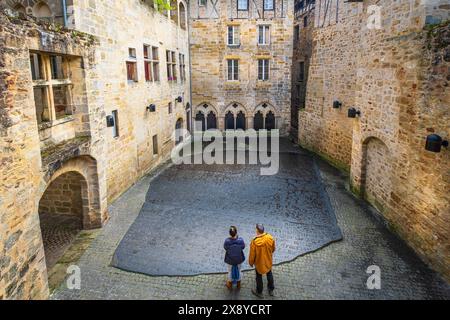 Frankreich, Lot, Figeac auf der Via Podiensis, einer der Pilgerrouten nach Santiago de Compostela oder GR 65 (UNESCO-Weltkulturerbe), Platz der Heiligen Schrift Stockfoto