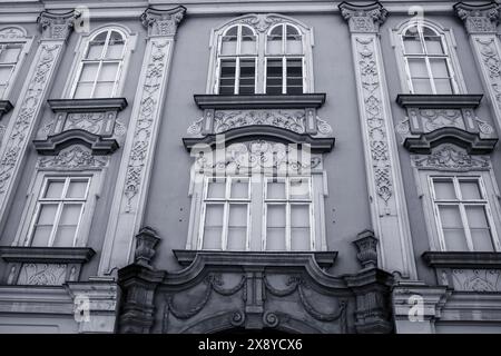 Barockpalast und Kunstmuseum am Union Square in Timisoara, Rumänien. Hochwertige Fotos Stockfoto