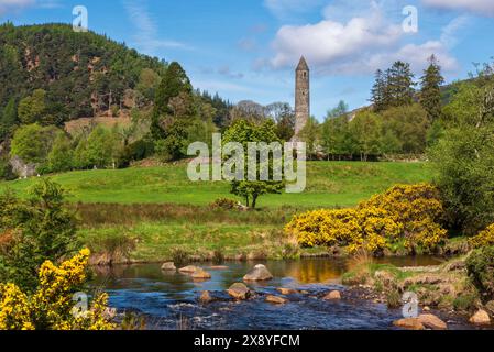 Republik Irland, County Wicklow, Wicklow Mountains National Park, Glendalough, Round Tower auf 30 m Höhe Stockfoto