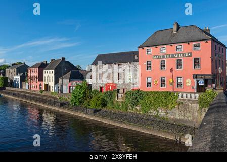 Republik Irland, County Kilkenny, Kilkenny, Pub, Matt the Millers, Fluss Nore Stockfoto