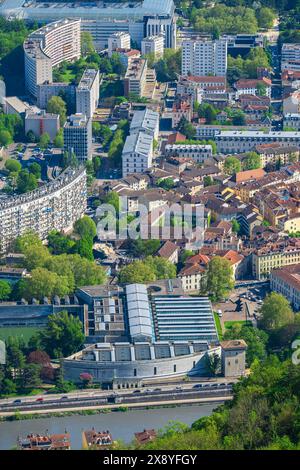 Frankreich, Isere, Grenoble, Panorama über die Stadt vom Mont Jalla (alt: 634 m), Grenoble Museum im Vordergrund Stockfoto