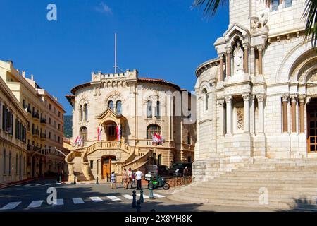 Fürstentum Monaco, Monaco, in der Altstadt auf dem Felsen, Palast der Gerechtigkeit von Monaco und Notre Dame Unbefleckte Kathedrale von Monaco Stockfoto