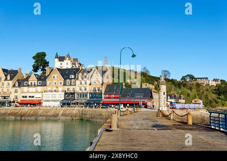 Frankreich, Ille et Vilaine, Cote d'Emeraude (Smaragdküste), Cancale, die Unterstadt, die Küste und der Hafen von La Houle Stockfoto