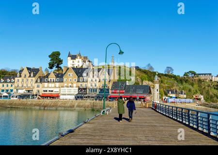 Frankreich, Ille et Vilaine, Cote d'Emeraude (Smaragdküste), Cancale, die Unterstadt, die Küste und der Hafen von La Houle Stockfoto