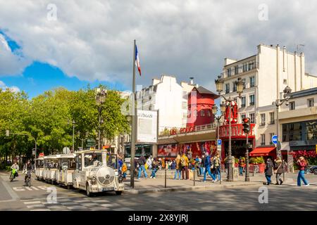 Frankreich, Paris, 18. Arrondissement, das Kabarett Moulin Rouge, die Flügel der Mühle fielen in der Nacht vom 24. Auf 25. April 2024 (Moulin Rouge, Registe Stockfoto