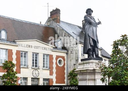 Frankreich, Region Hauts de France, Département Aisne, Stadt Villers-Cotteret, Statue von Alexandre Dumas auf dem Place Dr Mouflier Stockfoto