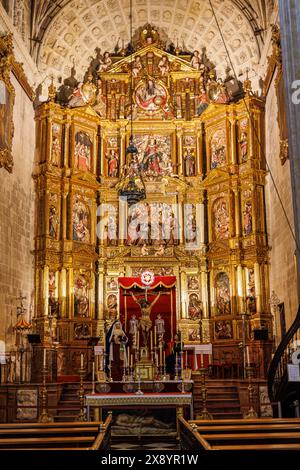 Spanien, Andalusien, Arcos de la Frontera, Basilika Santa Maria de la Asuncion, der Altar Stockfoto