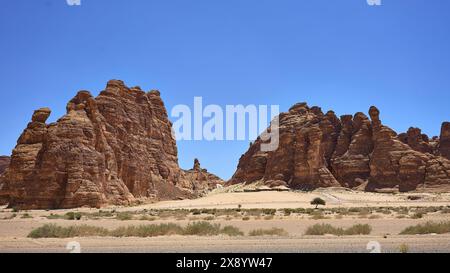 Berge, eine Erosion in der Wüste nahe Elephant Rock, nahe Al-Ula, Saudi-Arabien Stockfoto