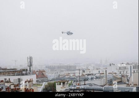 © Jan Schmidt-Whitley/Le Pictorium/MAXPPP - Paris 28/05/2024 Jan Schmidt-Whitley/Le Pictorium - 28/05/2024 - France/Paris/Paris - La Prefecture de Police de Paris a prevenu que 4 a 5 vols d'Helikoptere vont avoir lieu chaque jour entre 8h30 et 19h du 27 au 31 mai. UN dispositif qui s'inscrit dans la preparation des Jeux Olympiques de Paris qui se tiendront du 26 juillet au 11 aout prochain. - Valeurs ACtuelles out, no jdd, jdd out, RUSSIA OUT, NO RUSSIA OUT, NO RUSSIA #norussia/28/05/2024 - France/Paris/Paris - die Pariser Präfektur hat gewarnt, dass 4 bis 5 Hubschrauberflüge nicht möglich sind Stockfoto